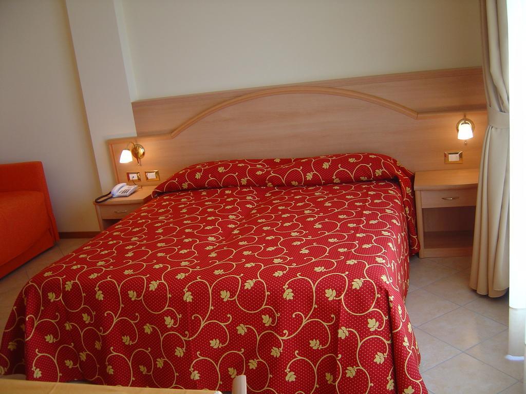 Hotel Residence Panoramica Brenzone sul Garda Quarto foto